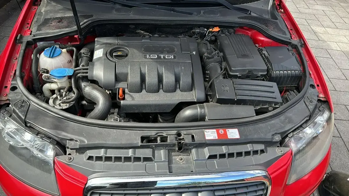 Second-hand Audi A3 Ambiente 104 CP (76 kW) 2006 Roșu Hatchback