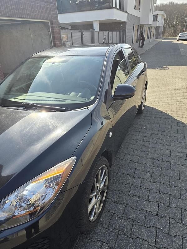 Gebraucht Mazda 3 105 PS (77 kW) 2013 Schwarz Kleinwagen