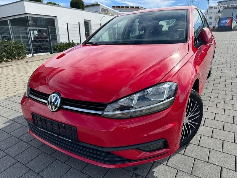 Gebraucht VW Golf VII 116 PS (85 kW) 2019 Rot Limousine