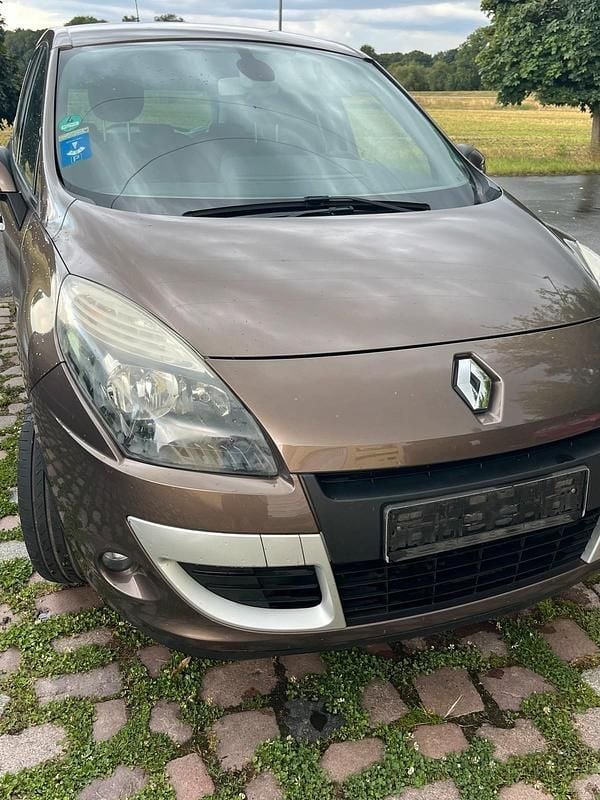 Braun Gebraucht 2009 Renault Mégane III Van / Kleinbus | 2.800 € - Bild 1/4