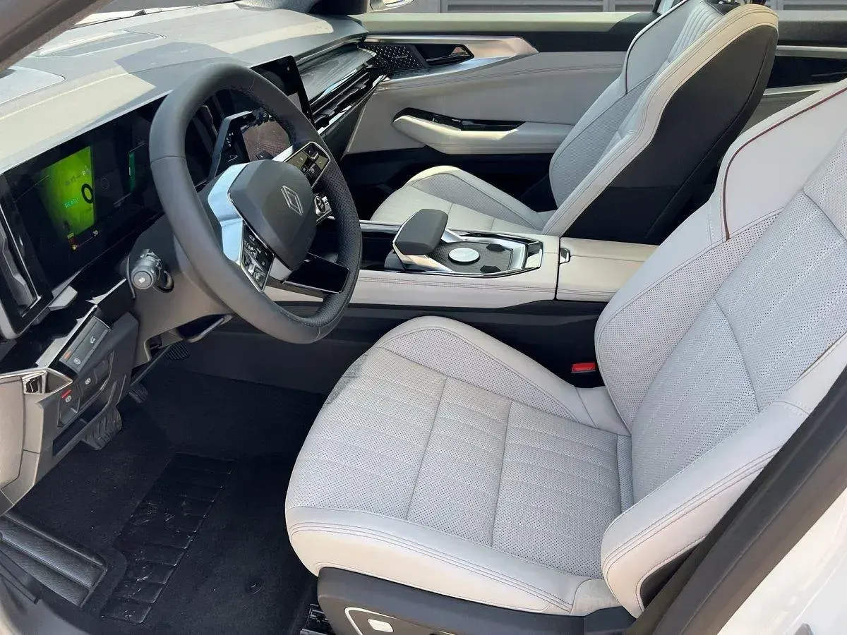 Neu Renault Espace Iconic 200 PS (147 kW) 2026 Perlmuttweiß SUV