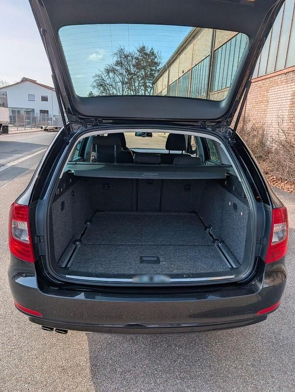 Gebraucht Skoda Superb Exclusive 170 PS (125 kW) 2015 Schwarz Kombi