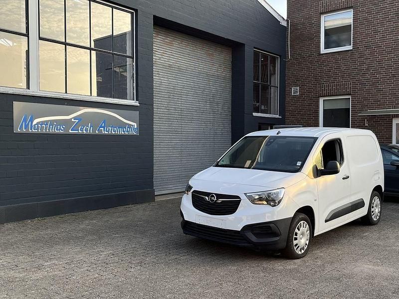 Weiß Gebraucht 2018 Opel Combo Van / Kleinbus | 5.950 € (Teuer) - Bild 1/4