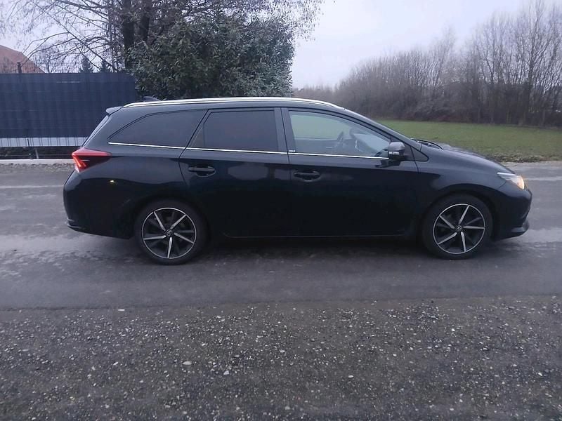 Gebraucht Toyota Auris 111 PS (81 kW) 2017 Schwarz Kombi