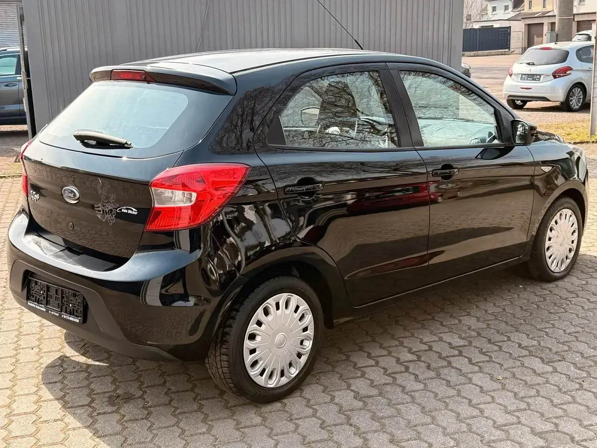 Gebraucht Ford Ka Plus 80 PS (58 kW) 2018 Schwarz Kleinwagen