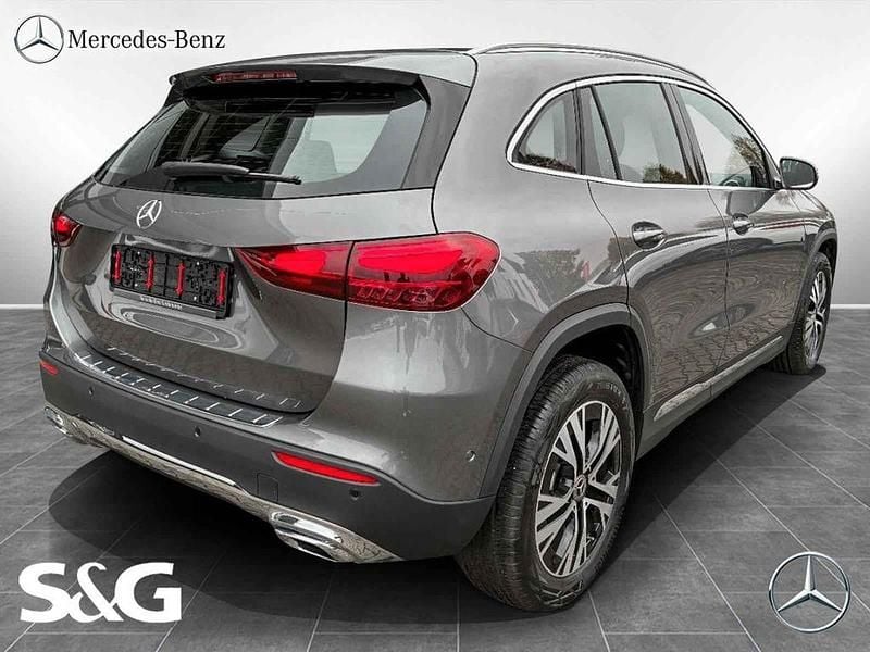 Gebraucht Mercedes GLA180 Progressive 136 PS (100 kW) 2024 Metalliclack mountaingrau SUV