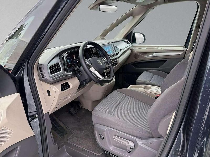 Gebraucht VW Multivan Basis 150 PS (110 kW) 2024 Starlight blue metallic Van