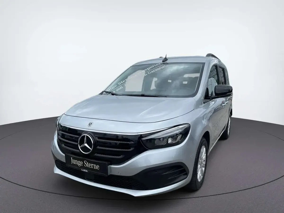 Gebraucht Mercedes EQT200 89 kW (122 PS) 2024 Helvinsilber metallic Van / Kleinbus