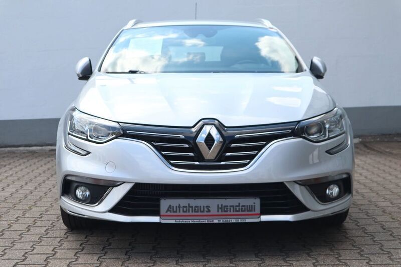 Grau Gebraucht 2017 Renault Mégane IV Intens Limousine | 10.990 € (Fairer Preis) - Bild 1/4