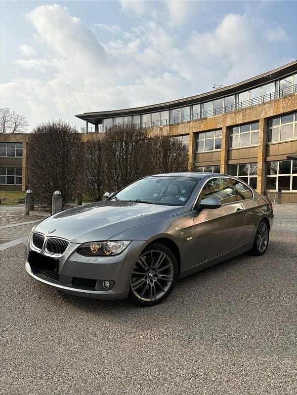 Gebraucht BMW 330 231 PS (169 kW) 2008 Silber Coupé