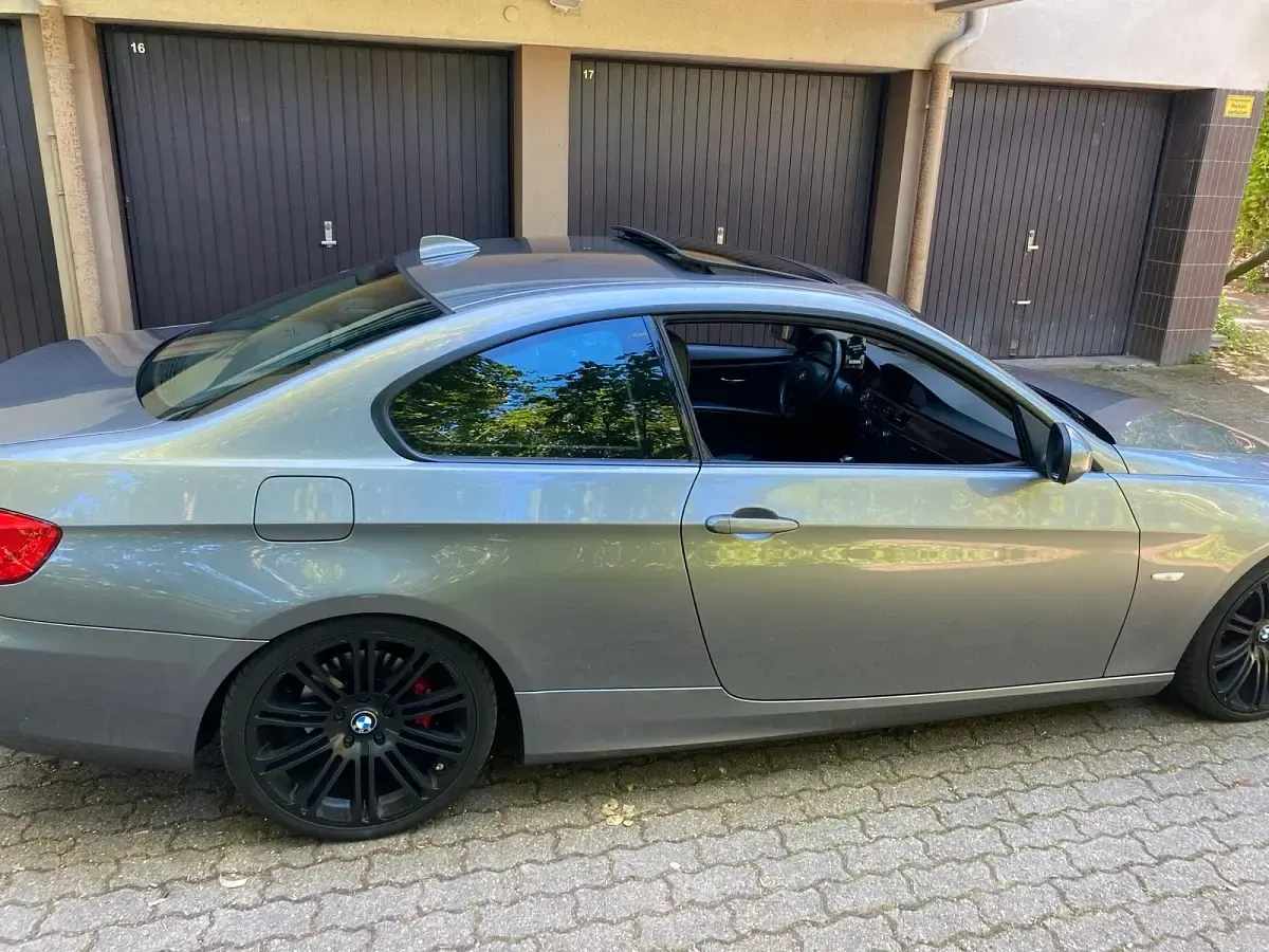 Gebraucht BMW 320 184 PS (135 kW) 2012 Grau Coupé