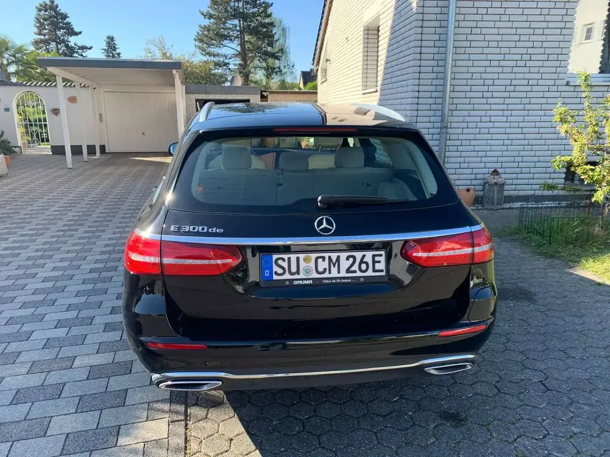 Second-hand Mercedes E300 306 CP (225 kW) 2020 Negru Break