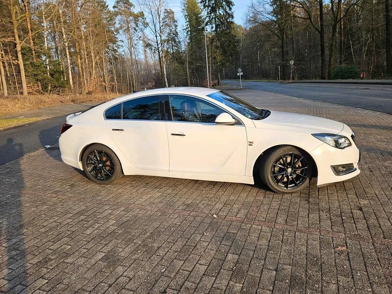 Gebraucht Opel Insignia 194 PS (142 kW) 2015 Weiß Limousine