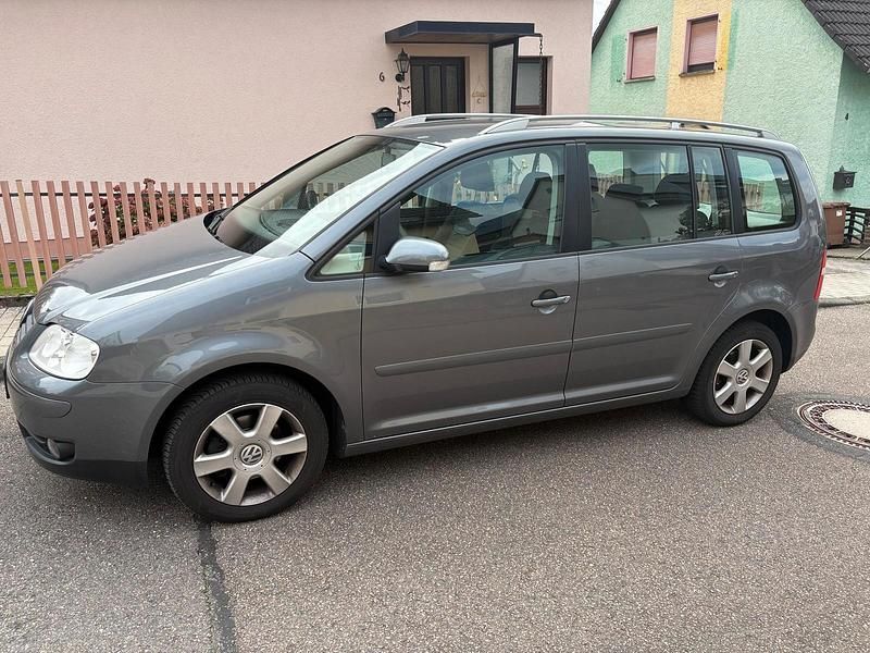 Grau Gebraucht 2006 VW Touran Van / Kleinbus | 1.200 € (Superpreis) - Bild 1/4
