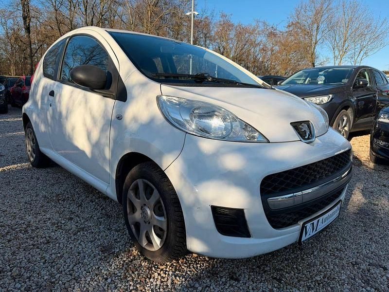 Gebraucht Peugeot 107 Filou 68 PS (50 kW) 2011 Weiß Kleinwagen