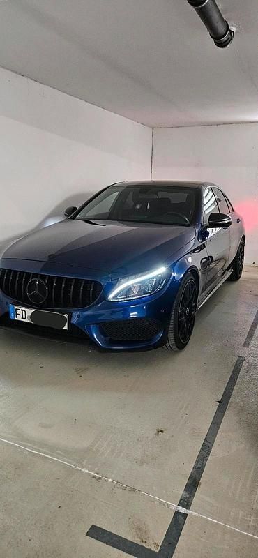 Blau Gebraucht 2018 Mercedes C180 AMG line Limousine | 28.500 € - Bild 1/4