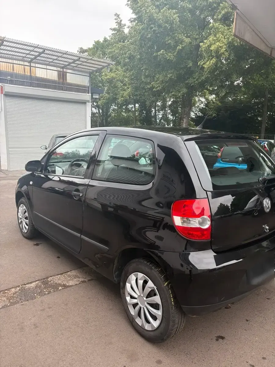 Gebraucht VW Fox 77 PS (56 kW) 2008 Schwarz Kleinwagen