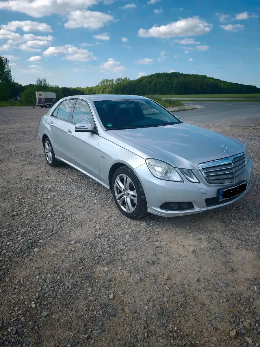 Gebraucht Mercedes E220 170 PS (125 kW) 2009 Silber Limousine