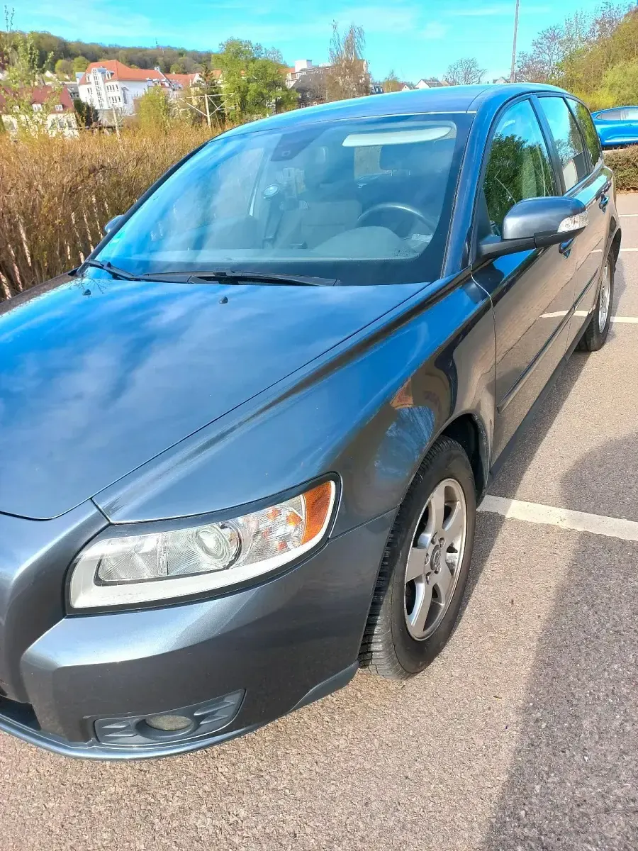 Usado Volvo V50 125 CV (91 kW) 2008 Gris Familiar