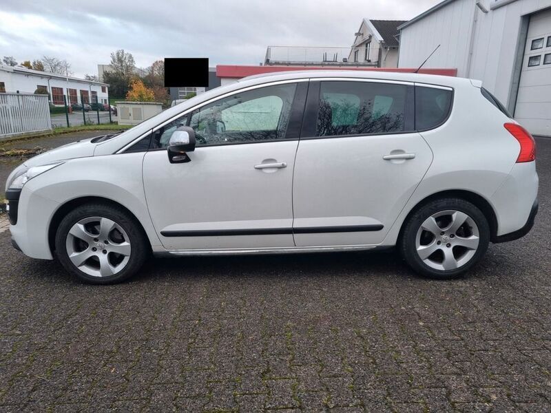 Weiß Gebraucht 2011 Peugeot 3008 Allure Limousine | 5.500 € (Fairer Preis) - Bild 1/4