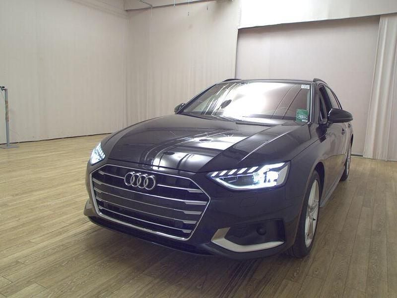 Gebraucht Audi A4 Advanced 204 PS (150 kW) 2022 Mythosschwarz metallic Kombi