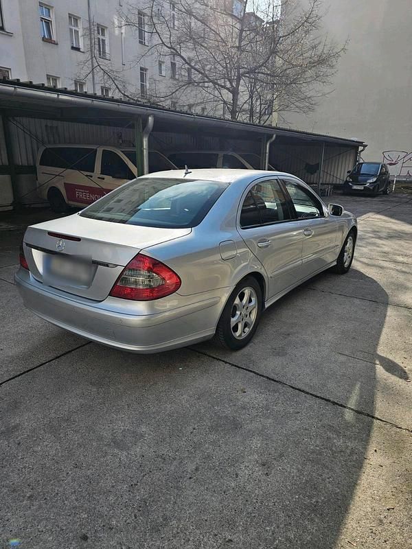 Gebraucht Mercedes E200 184 PS (135 kW) 2006 Silber Limousine