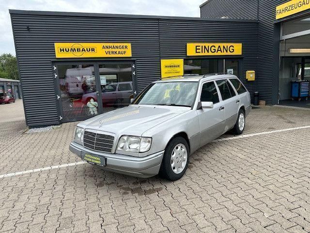 Silber Gebraucht 1994 Mercedes E220 Kombi | 7.990 € - Bild 1/4