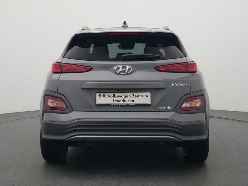 Gebraucht Hyundai Kona Style 100 kW (136 PS) 2020 Grau / galaxy grey (metallic) SUV