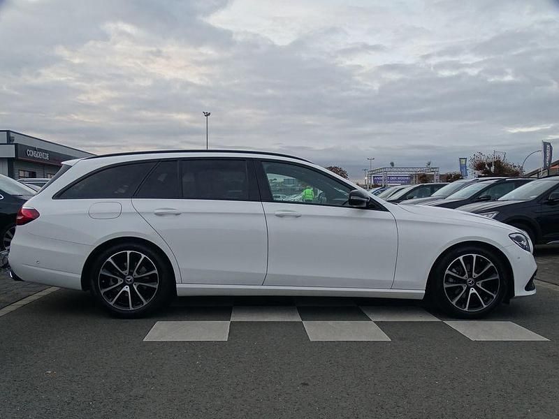 Gebraucht Mercedes E200 Night 160 PS (117 kW) 2021 Weiß Limousine