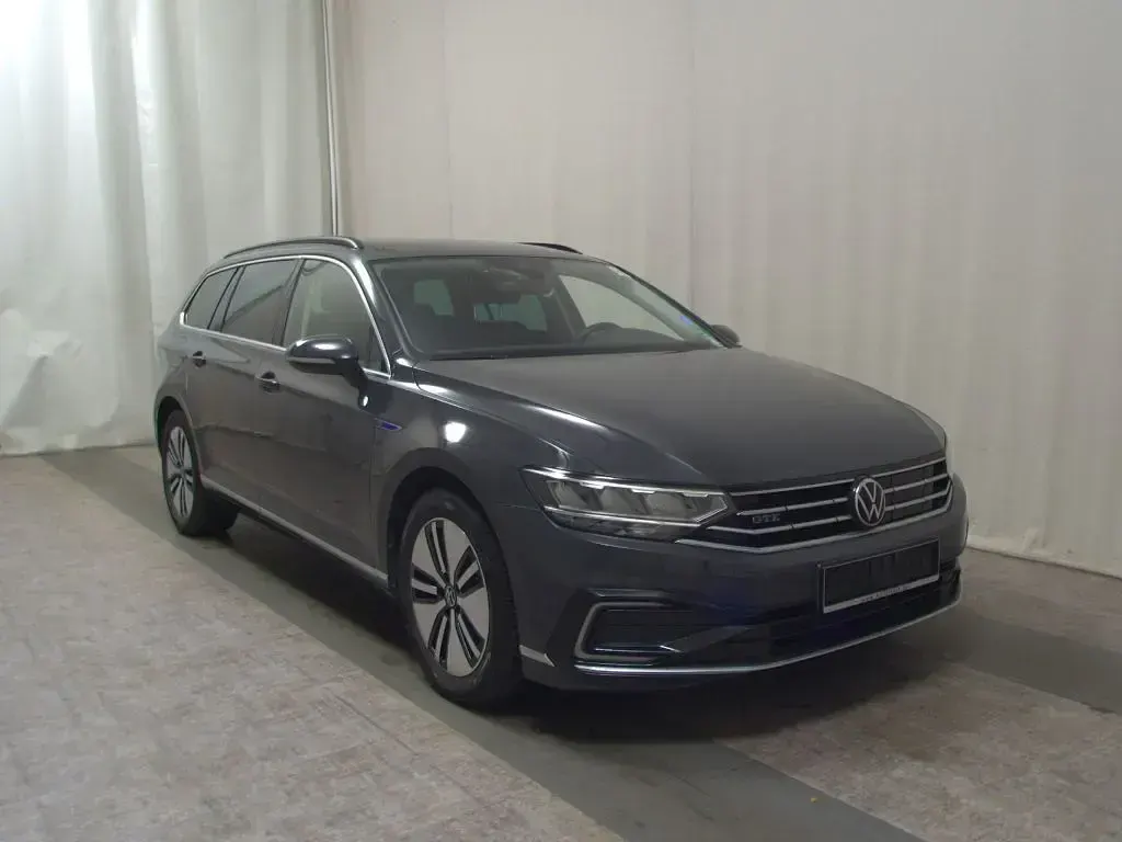 Gebraucht VW Passat 218 PS (160 kW) 2021 Uranograu Kombi