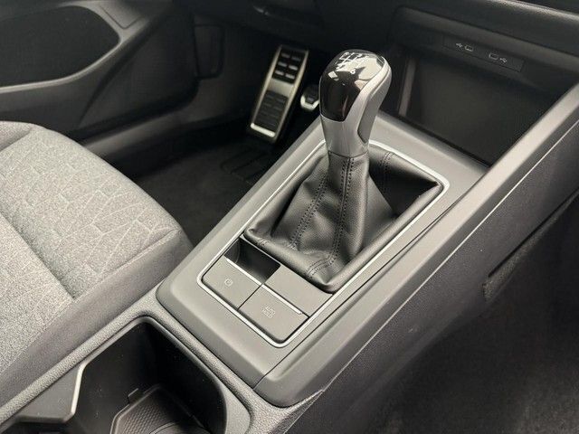 Gebraucht VW Golf VIII IQ Drive 150 PS (110 kW) 2024 Delfingrau (grey), metallic Limousine