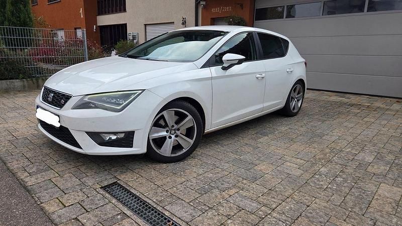 Weiß Gebraucht 2014 Seat Leon FR Limousine | 8.700 € (Fairer Preis) - Bild 1/4