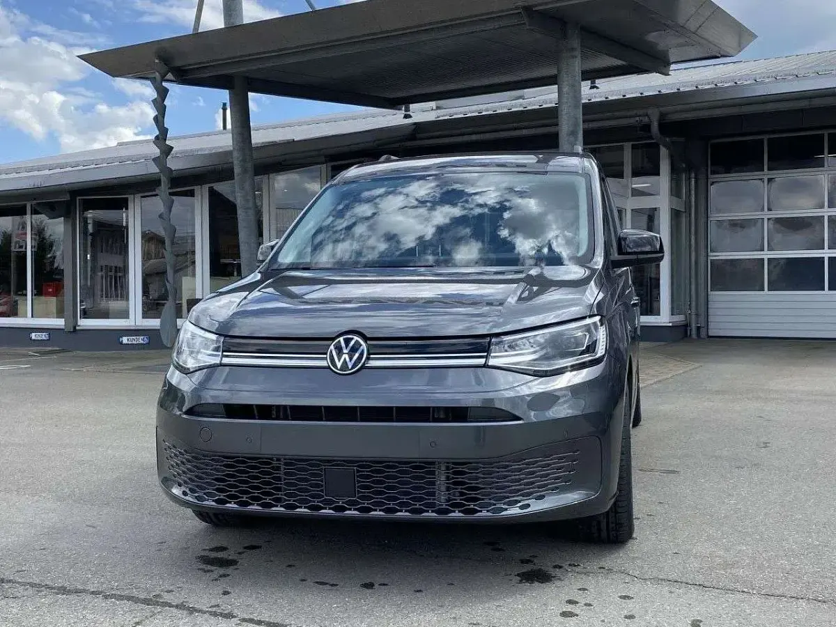 Używany VW Caddy Maxi Style 116 KM (85 kW) 2024 Szary Minivan