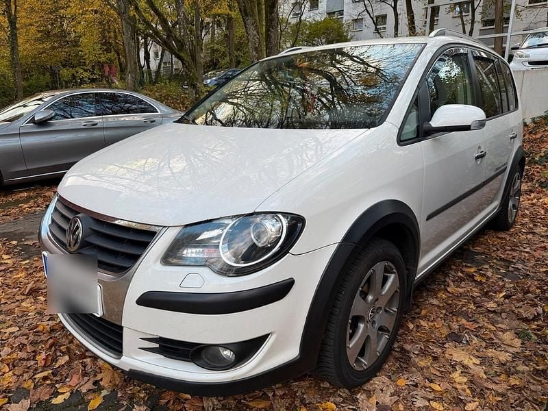 Weiß Gebraucht 2008 VW Touran Cross Van / Kleinbus | 4.500 € (Fairer Preis) - Bild 1/4