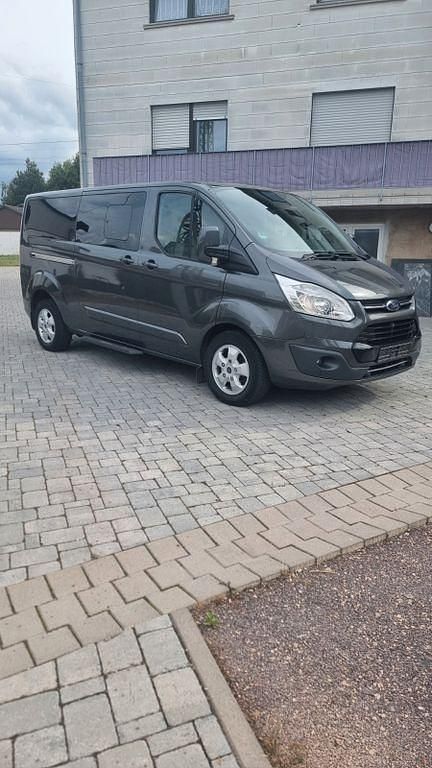 Grau Gebraucht 2017 Ford Tourneo Custom Van / Kleinbus | 29.999 € (Teuer) - Bild 1/4