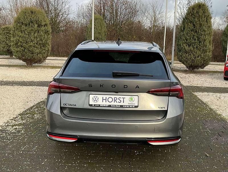 Neu Skoda Octavia SportLine 204 PS (150 kW) 2025 Grau Kombi