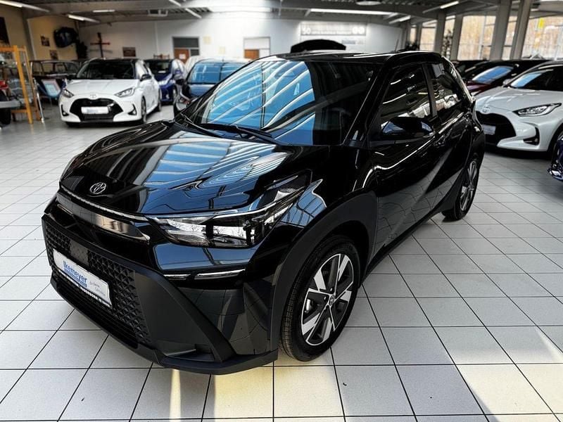 Neu Toyota Aygo X Active 116 PS (85 kW) 2026 Schwarz SUV