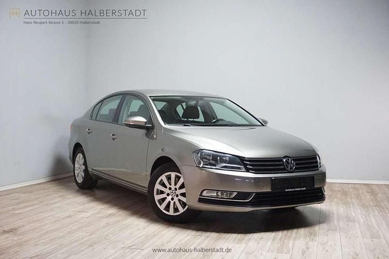 Beige beige (gelb/beige) metallic Gebraucht 2013 VW Passat Trendline Limousine | 8.990 € (Guter Preis) - Bild 1/1