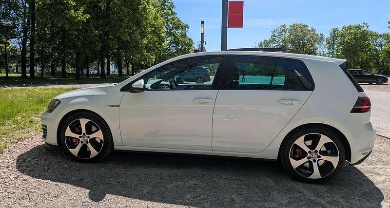 Weiß Gebraucht 2016 VW Golf VII GTI Limousine | 14.990 € (Guter Preis) - Bild 1/4