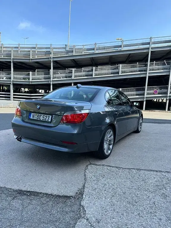 Gebraucht BMW 523 177 PS (130 kW) 2005 Silber Limousine