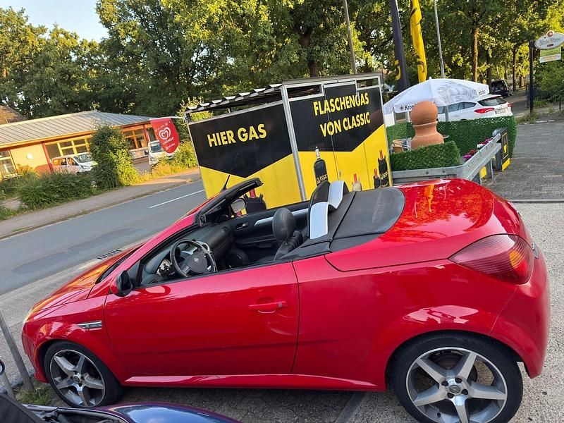 Gebraucht Opel Tigra 90 PS (66 kW) 2009 Rot Cabrio