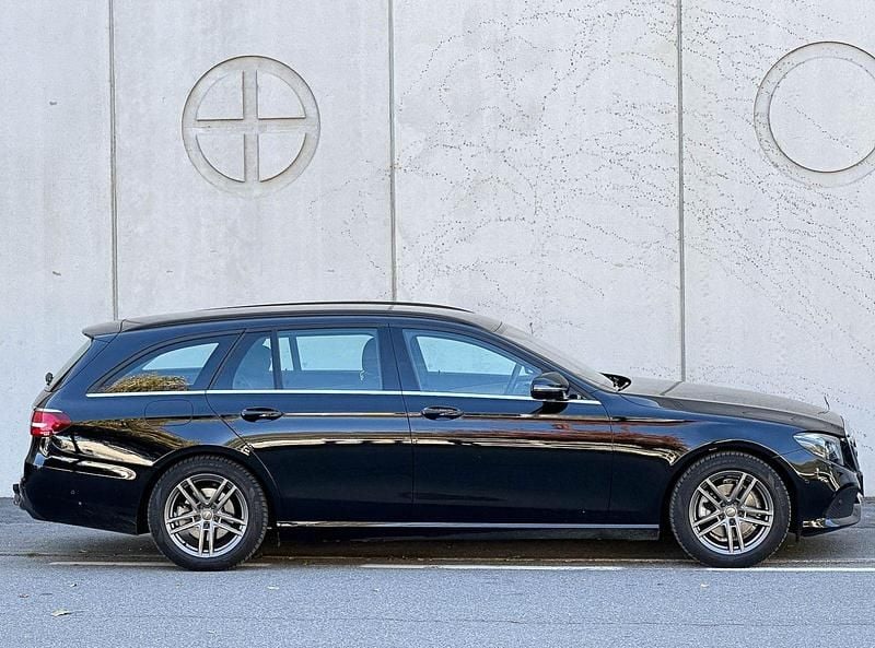 Schwarz Gebraucht 2020 Mercedes E220 Kombi | 23.700 € (Superpreis) - Bild 1/4