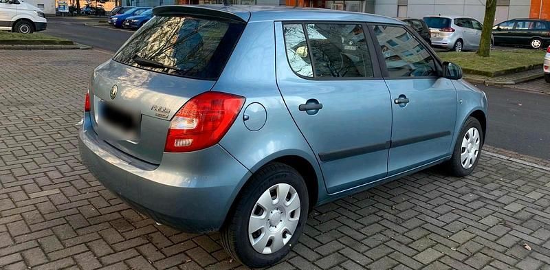 Gebraucht Skoda Fabia 65 PS (47 kW) 2010 Grau Limousine