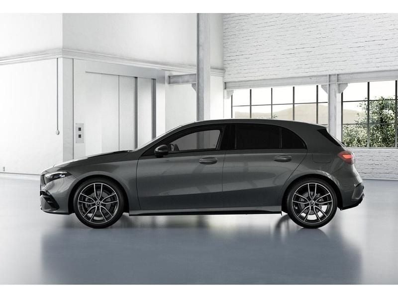 Gebraucht Mercedes A180 AMG 136 PS (100 kW) 2025 Metalliclack mountaingrau Limousine