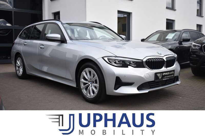 Silber (glaciersilber metallic) Gebraucht 2021 BMW 318 Sport Line Kombi | 22.790 € (Guter Preis) - Bild 1/4