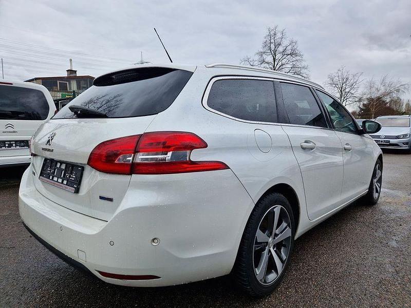 Gebraucht Peugeot 308 SW Allure 131 PS (96 kW) 2016 Weiß Kombi