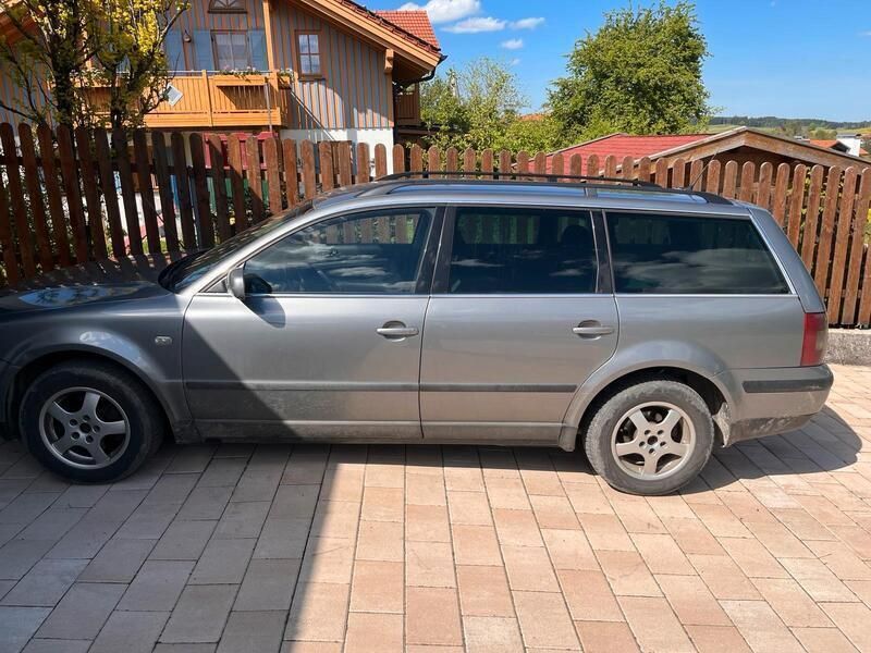 Silber Gebraucht 2002 VW Passat Kombi | 2.300 € (Fairer Preis) - Bild 1/4