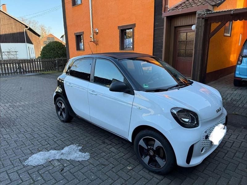 Weiß Gebraucht 2021 Smart ForFour Electric Drive Kleinwagen | 9.950 € (Fairer Preis) - Bild 1/4