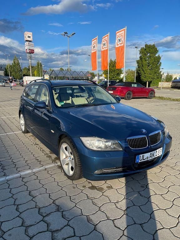 Gebraucht BMW 330 231 PS (169 kW) 2006 Blau Kombi
