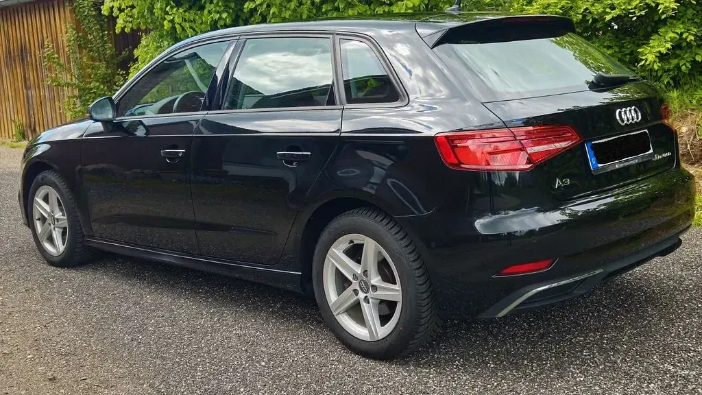 Gebraucht Audi e-tron Design 204 PS (150 kW) 2020 Schwarz SUV